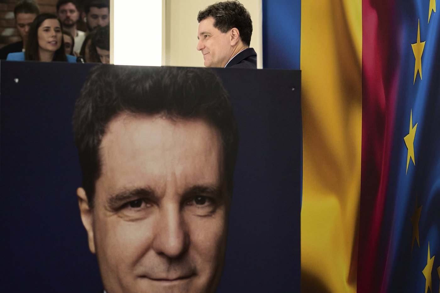 Romania braces for crossroads presidential runoff viewed as a choice between East or West | iNFOnews.ca Romania braces for crossroads presidential runoff viewed as a choice between East or West | iNFOnews.ca