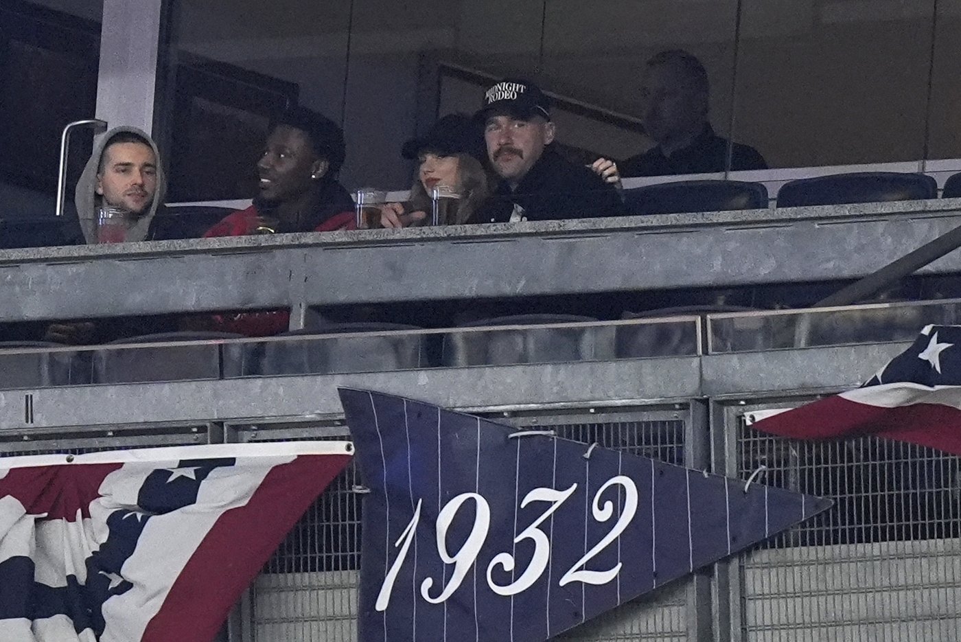 Taylor Swift and Travis Kelce attend Game 1 of ALCS at Yankee Stadium | iNFOnews.ca
