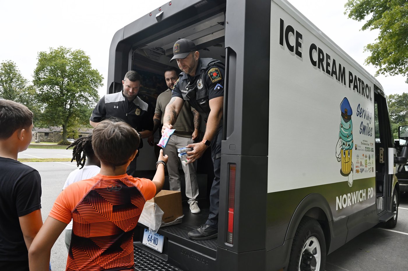 Freeze! Police ice cream trucks seek to portray officers in a positive light | iNFOnews.ca