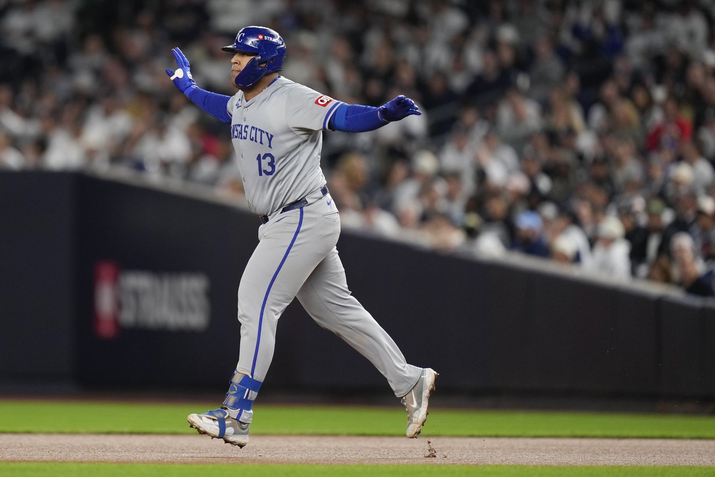 Perez's homer off Rodón sparks 4-run 4th inning and Royals beat Yankees 4-2 in Game 2 to tie ALDS | iNFOnews.ca Perez's homer off Rodón sparks 4-run 4th inning and Royals beat Yankees 4-2 in Game 2 to tie ALDS | iNFOnews.ca