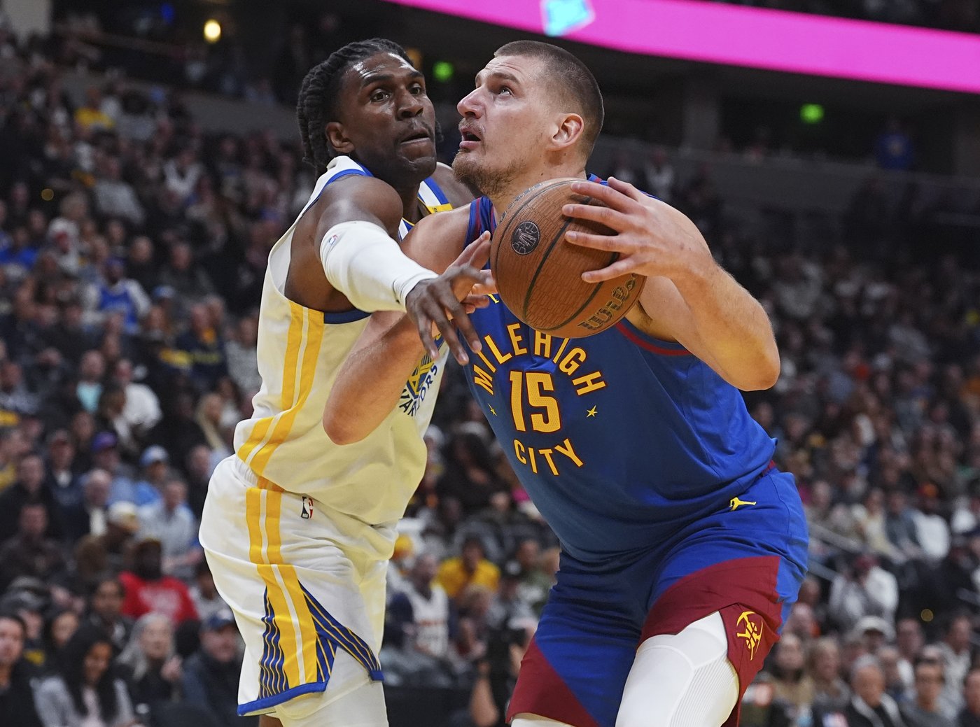 Jokic scores 38 points and helps Nuggets mount a late comeback to beat Warriors 119-115 | iNFOnews.ca