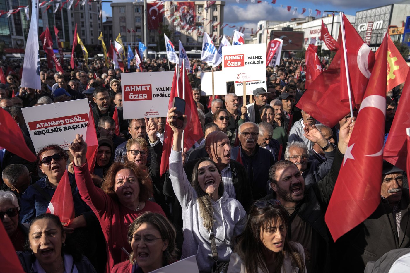 Hundreds in Turkey protest the arrest and ouster of opposition mayor | iNFOnews.ca Hundreds in Turkey protest the arrest and ouster of opposition mayor | iNFOnews.ca