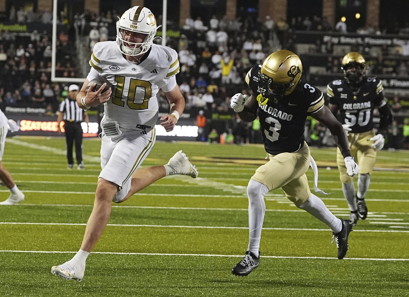 King scampers for 45-yard TD with 1:07 left, Ga. Tech overcomes early miscues to beat Colorado 27-20 | iNFOnews.ca