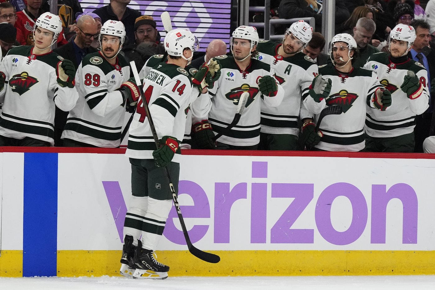 Jared Spurgeon scores as the Wild hold off the Blackhawks for a 4-2 win | iNFOnews.ca