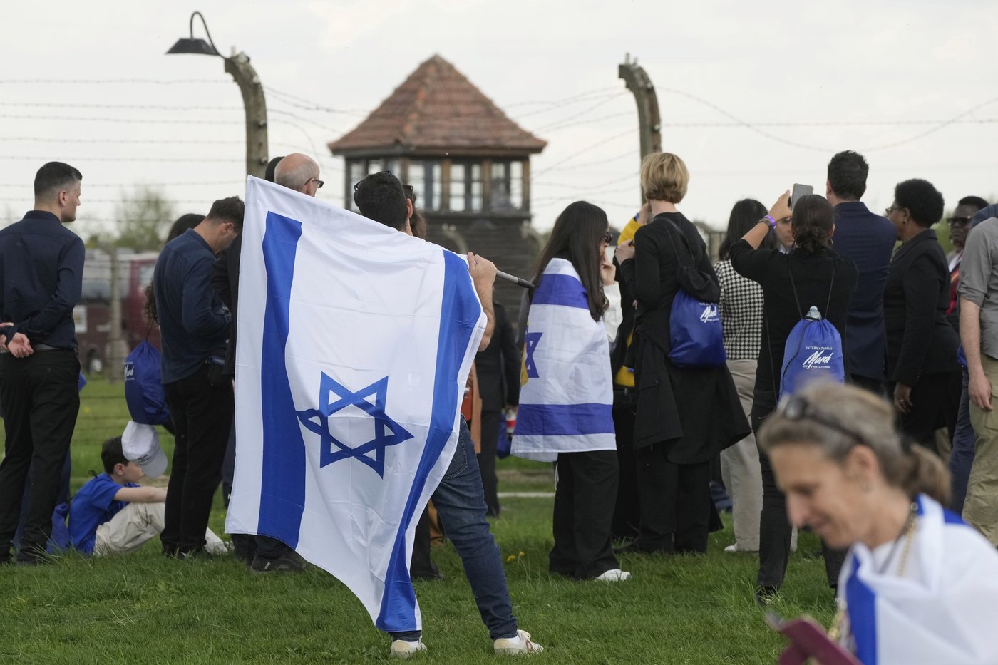 Polish and Israeli presidents lead March of the Living at Auschwitz | iNFOnews.ca