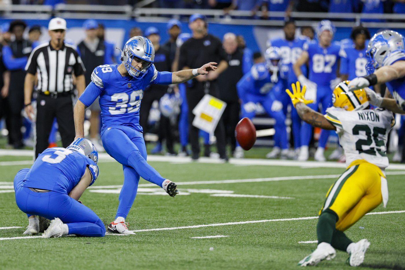 Dan Campbell's 4th-down gambles help Lions beat Packers 34-31 and clinch playoffs | iNFOnews.ca