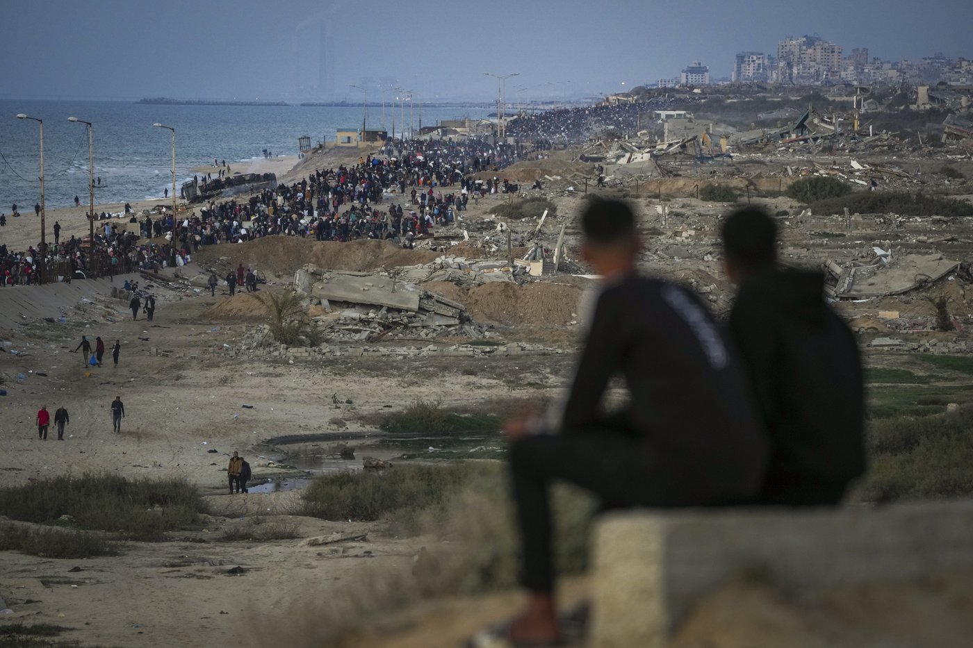 Palestinians celebrate their return to northern Gaza after 15 months of war | iNFOnews.ca