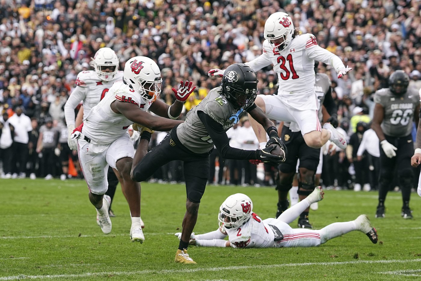 Travis Hunter improvises on reverse play as he and fellow Heisman hopeful Shedeur Sanders lift Buffs | iNFOnews.ca Travis Hunter improvises on reverse play as he and fellow Heisman hopeful Shedeur Sanders lift Buffs | iNFOnews.ca