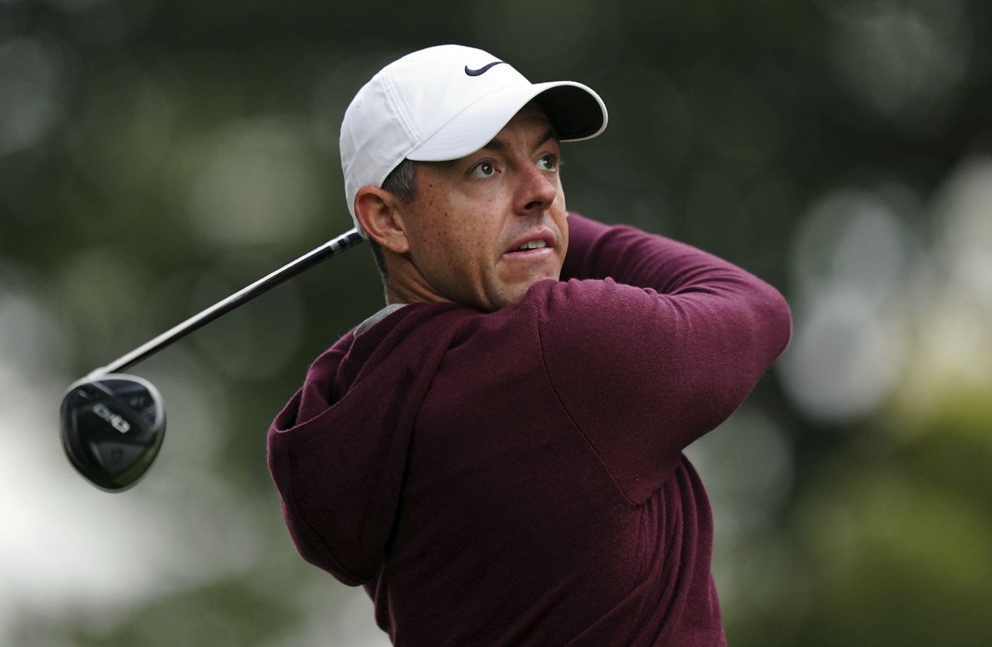 McIlroy loses a club head and the lead in eventful 67 in first round at the BMW PGA Championship | iNFOnews.ca