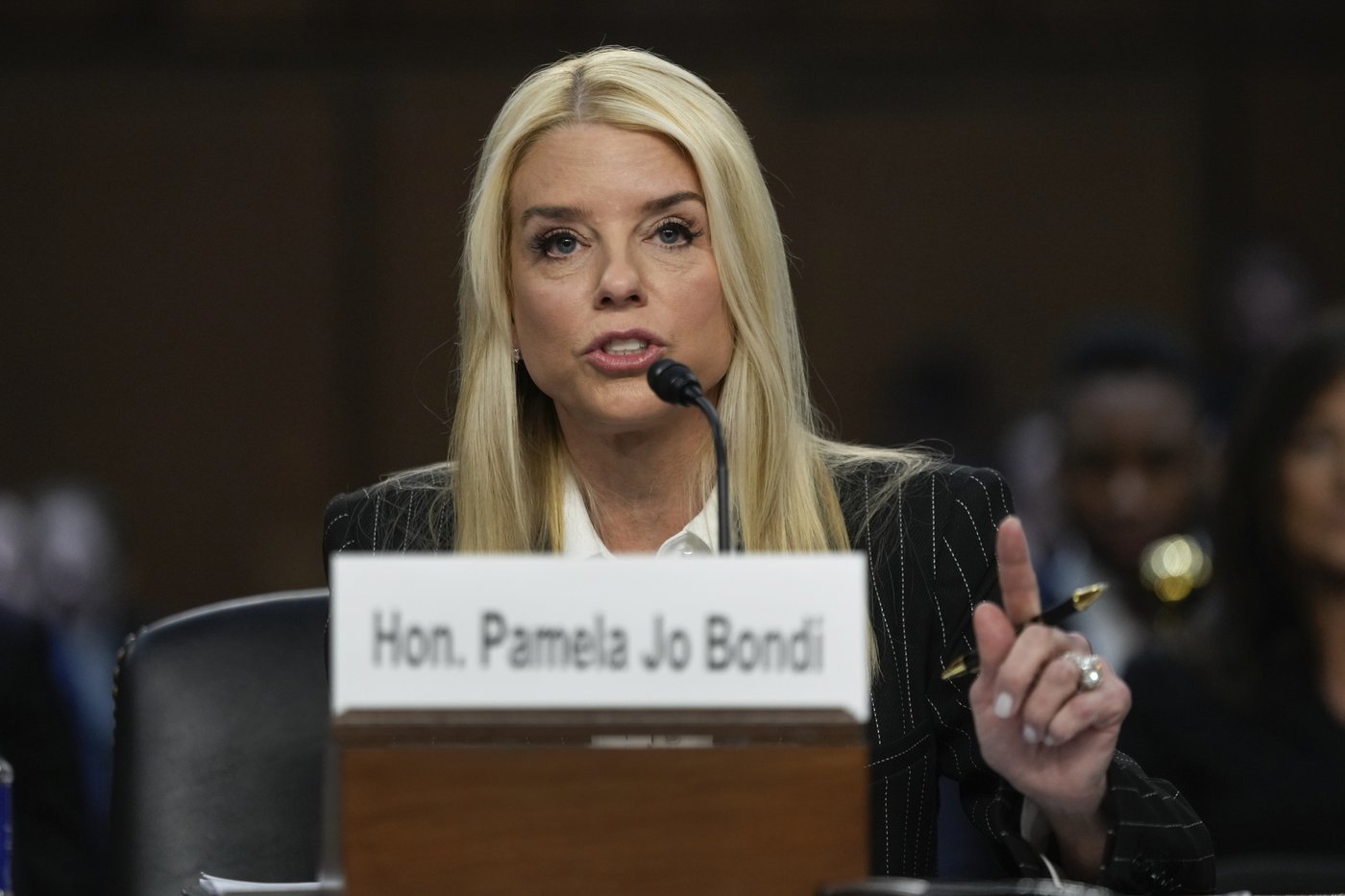 Bondi says she won't play politics as attorney general but doesn't rule out probes of Trump foes | iNFOnews.ca Bondi says she won't play politics as attorney general but doesn't rule out probes of Trump foes | iNFOnews.ca