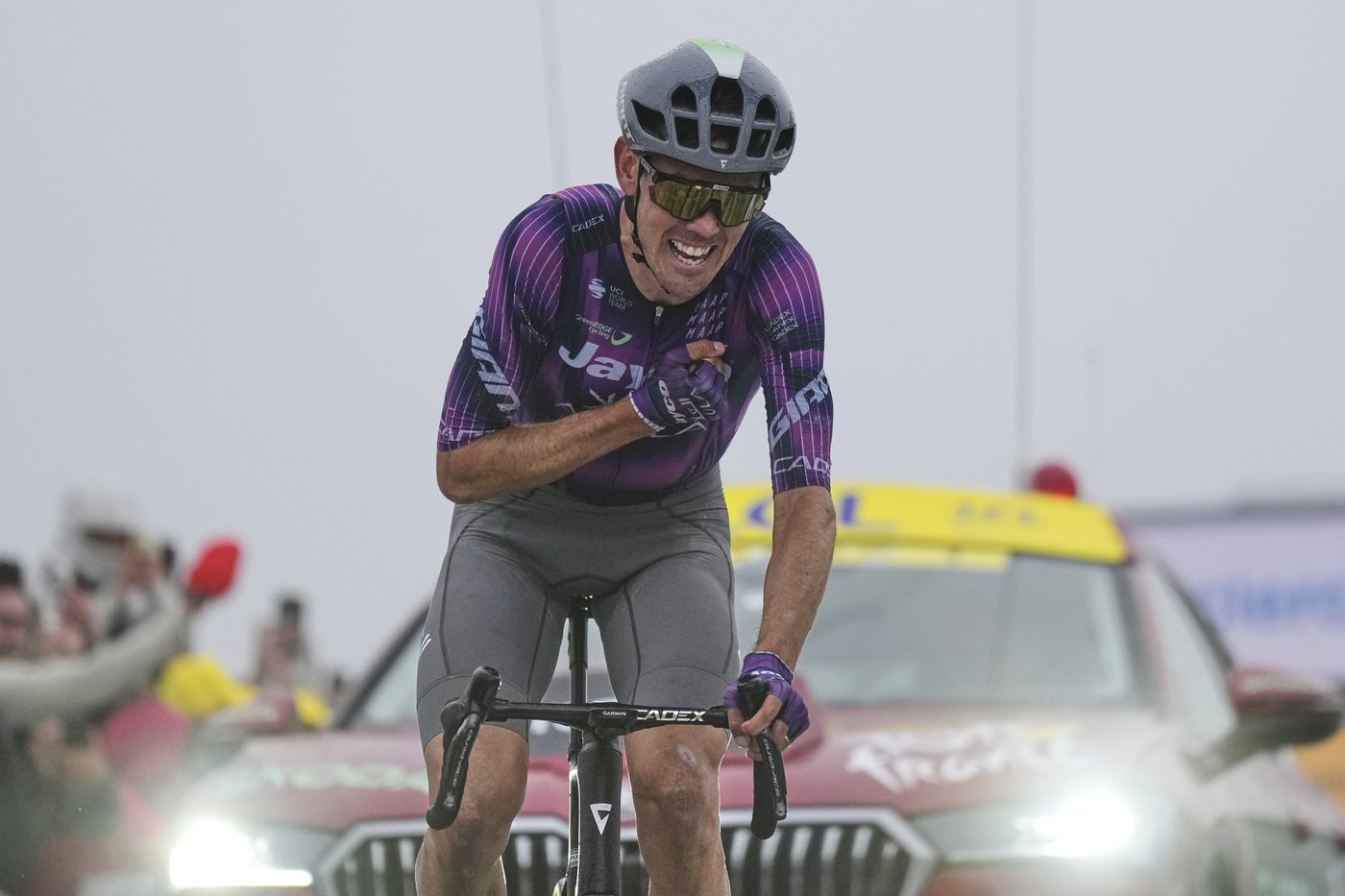 Pogačar withstands Vingegaard's attacks to keep yellow jersey after Tour's monster mountain stage | iNFOnews.ca