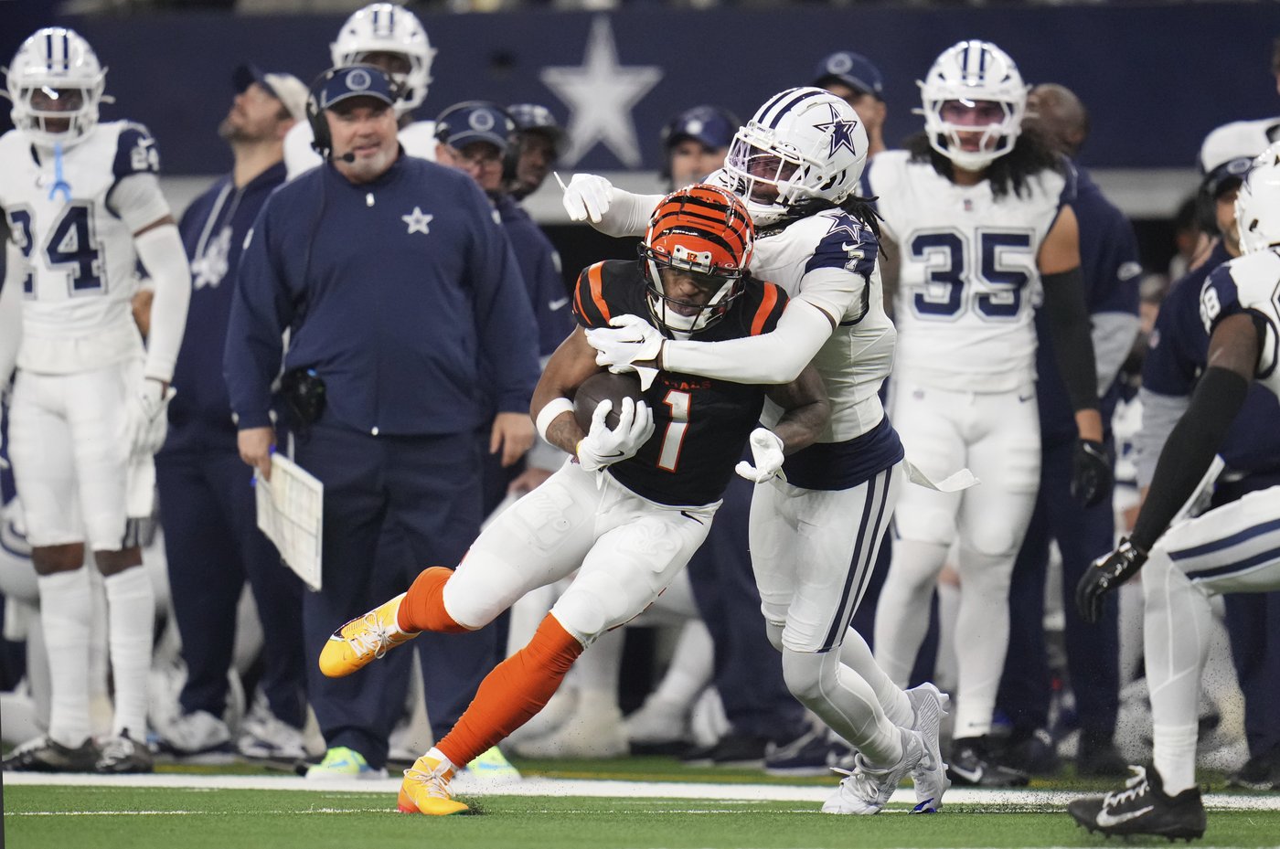 Cowboys cornerback Trevon Diggs set for season-ending knee surgery, AP sources say | iNFOnews.ca