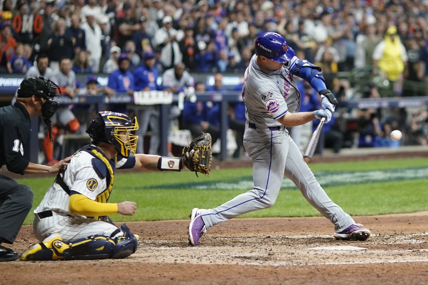 Alonso's night turns around with season-saving homer for Mets in 9th inning | iNFOnews.ca
