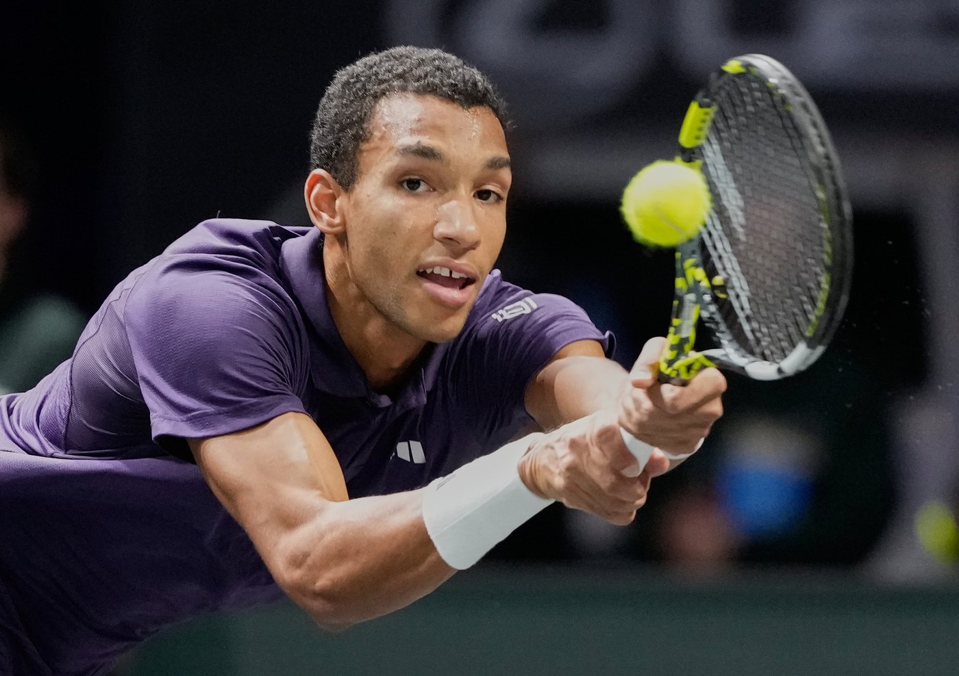 Canada's Auger-Aliassime rallies past Altmaier to reach Paris Masters quarterfinals | iNFOnews.ca
