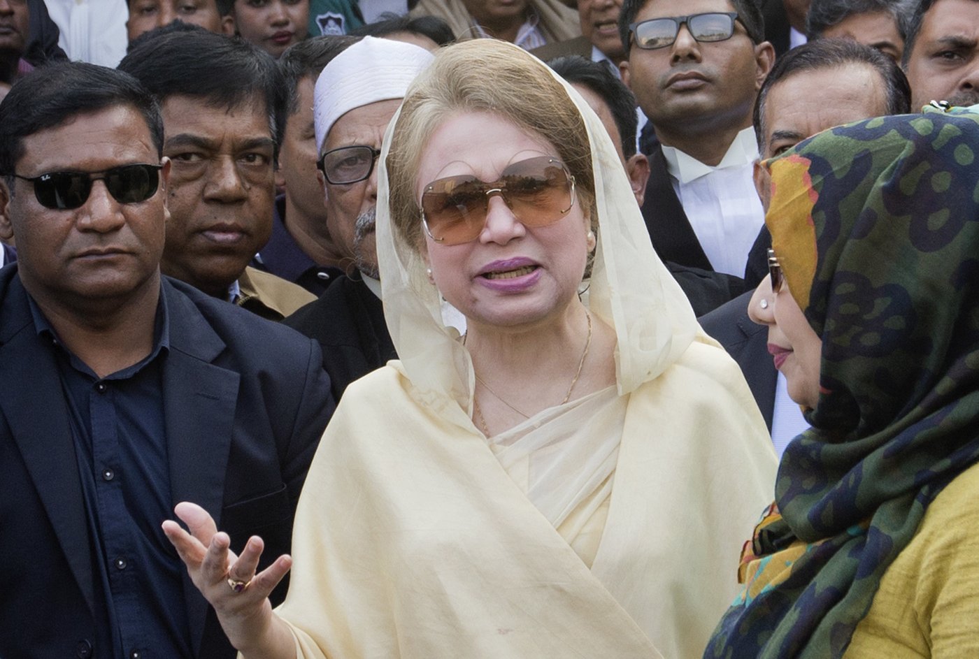 Bangladesh's ex-premier Khaleda Zia returns, adding pressure for elections | iNFOnews.ca