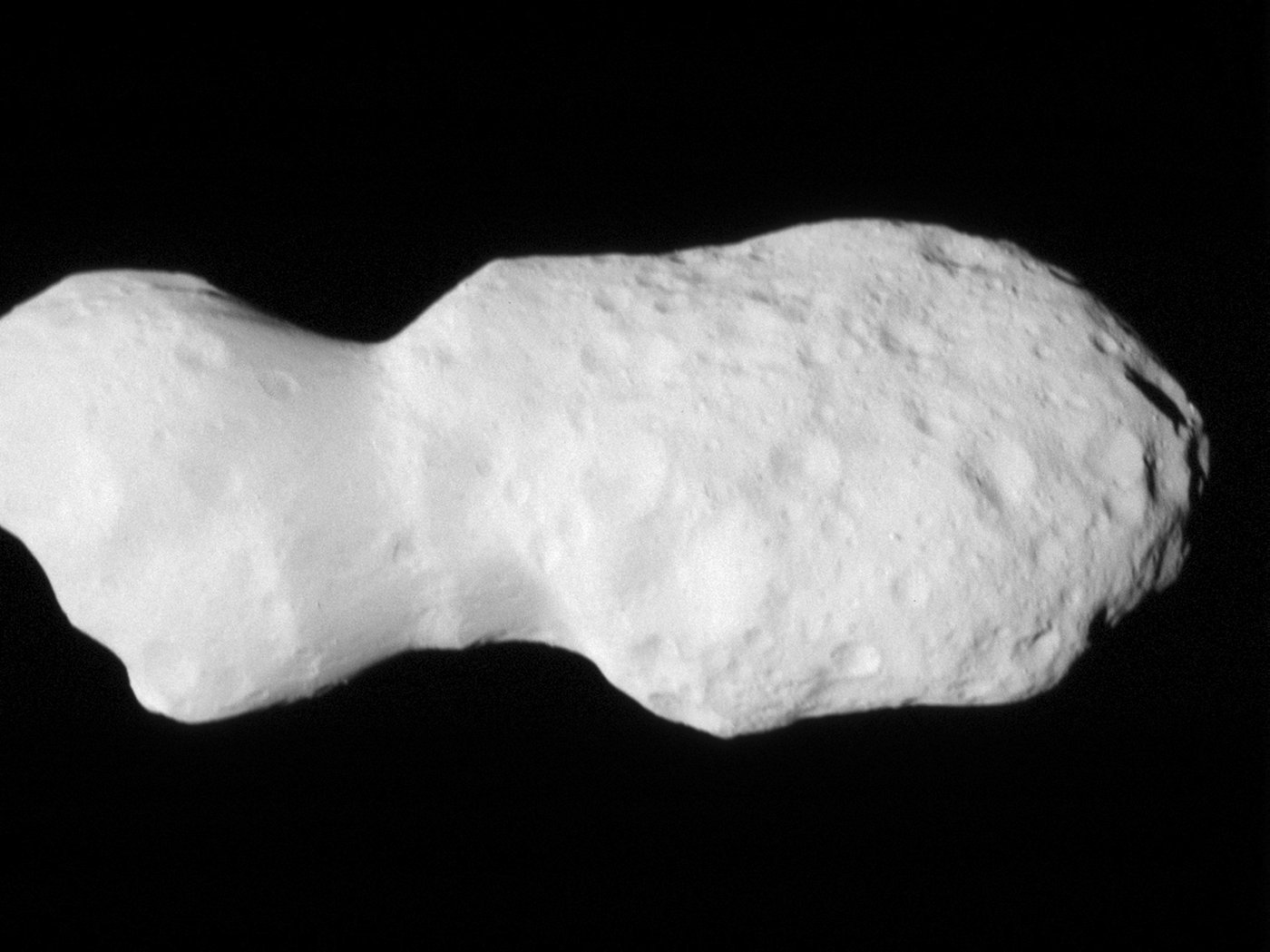 NASA's Lucy spacecraft beams back pictures of an asteroid shaped like a lumpy bowling pin | iNFOnews.ca