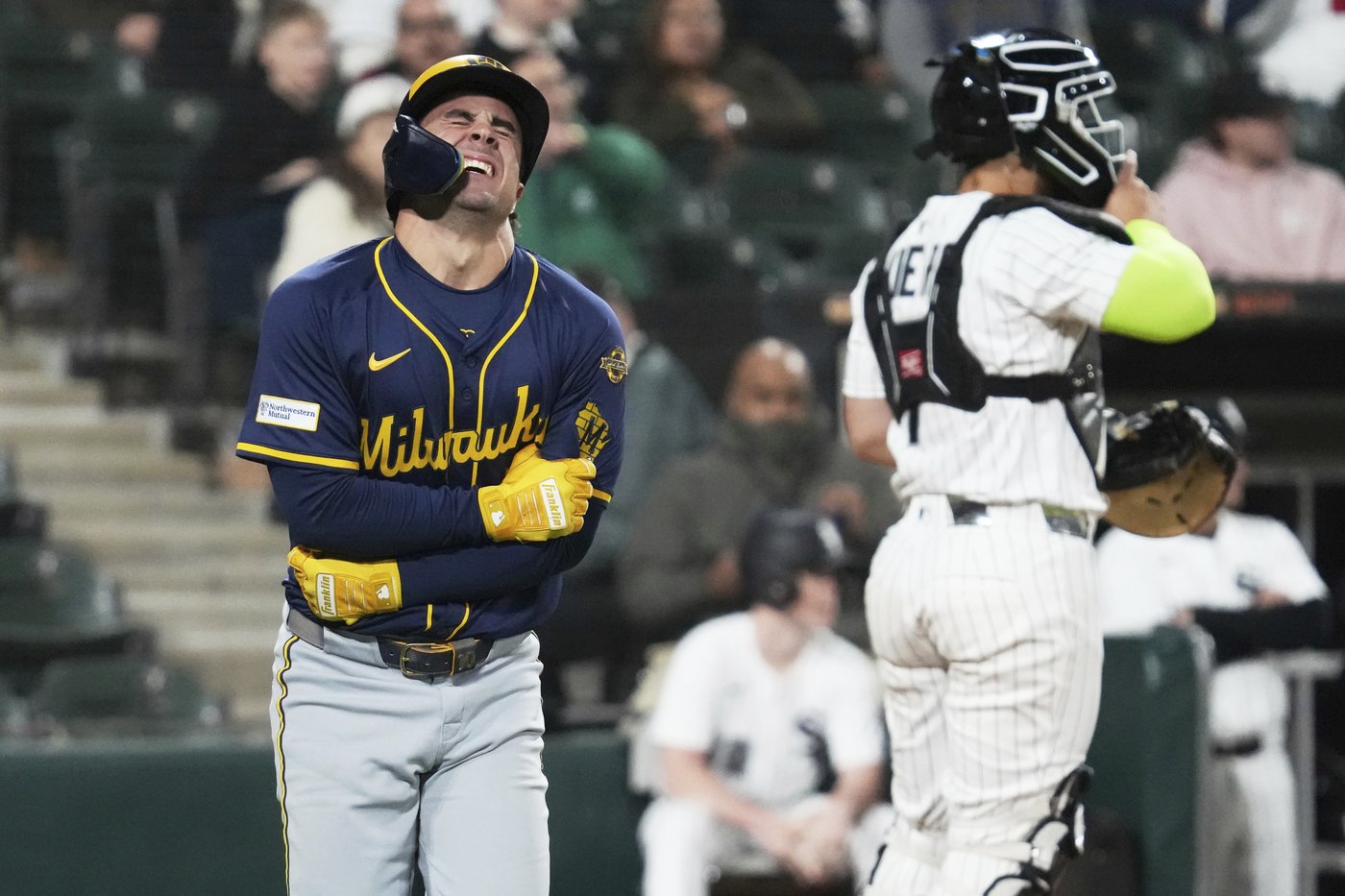 Durbin gets key 2-run single as the Brewers beat the lowly White Sox 7-2 | iNFOnews.ca Durbin gets key 2-run single as the Brewers beat the lowly White Sox 7-2 | iNFOnews.ca