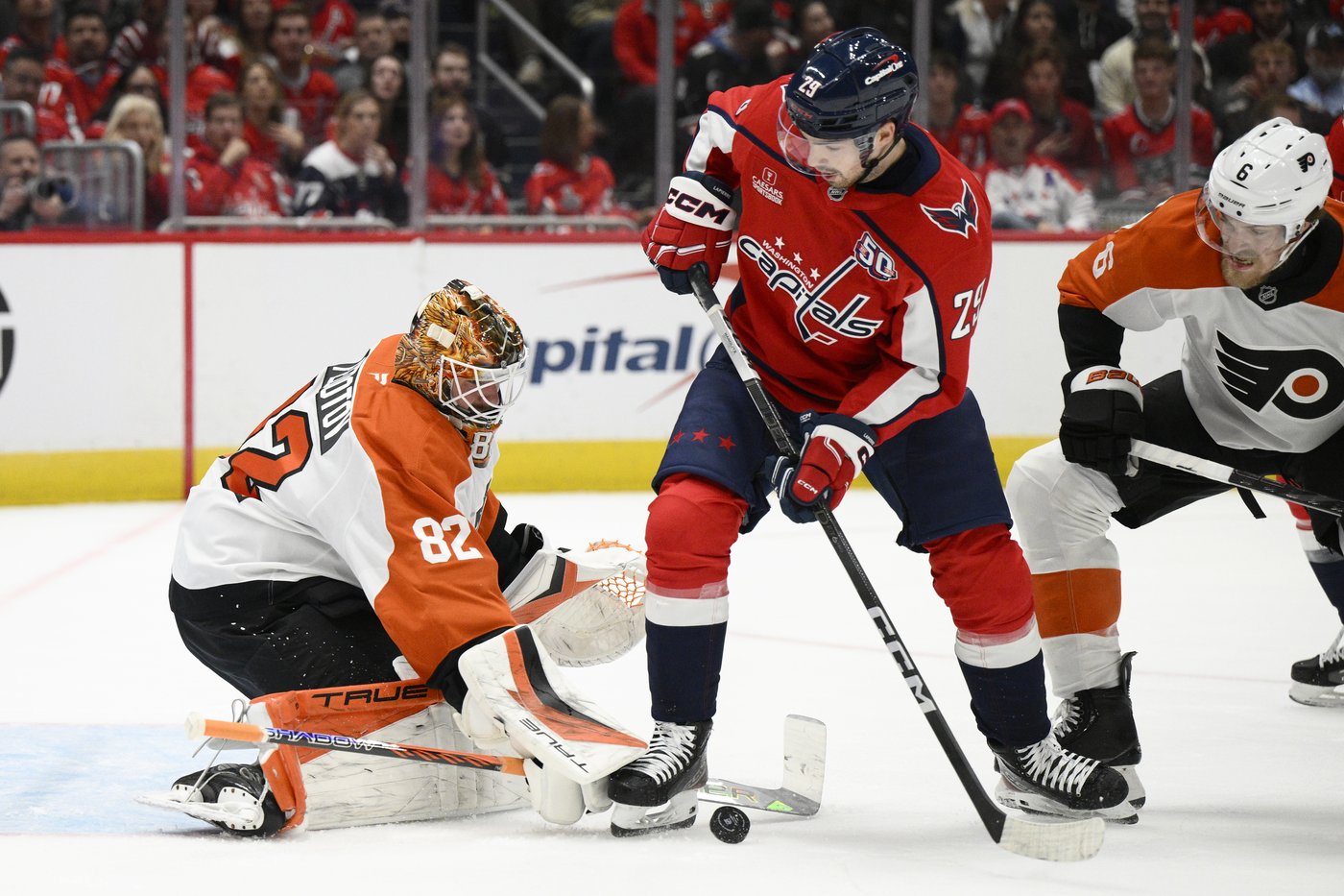Capitals hand the Flyers a 6th consecutive loss, extend their win streak to 5 | iNFOnews.ca Capitals hand the Flyers a 6th consecutive loss, extend their win streak to 5 | iNFOnews.ca