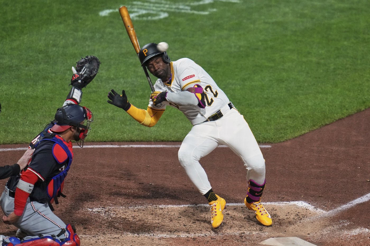 Nats pitcher Jorge López ejected after pitch narrowly misses Andrew McCutchen's head, benches clear | iNFOnews.ca