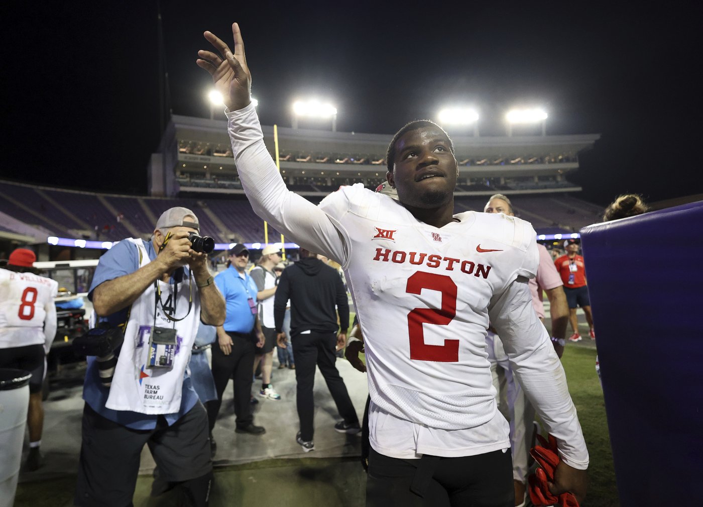 Houston changes QBs after back-to-back shutout losses, knocks off TCU 30-19 | iNFOnews.ca