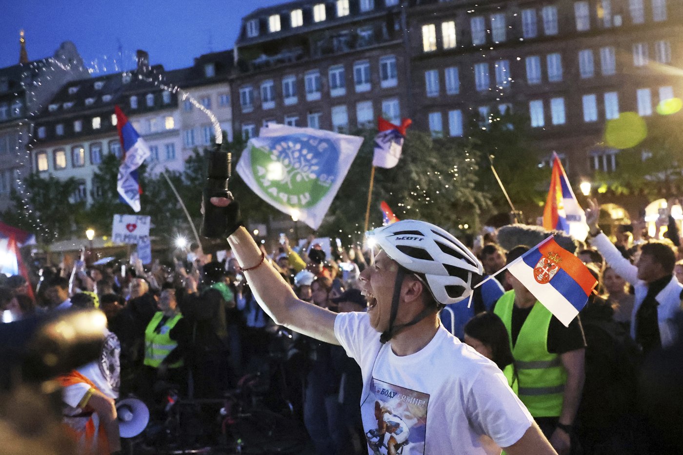 Serbian students cycle hundreds of miles to take their grievances to the EU | iNFOnews.ca