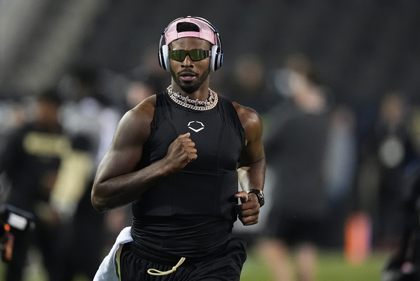 Shedeur Sanders, Travis Hunter help Colorado beat Cincinnati 34-23 to become bowl eligible | iNFOnews.ca