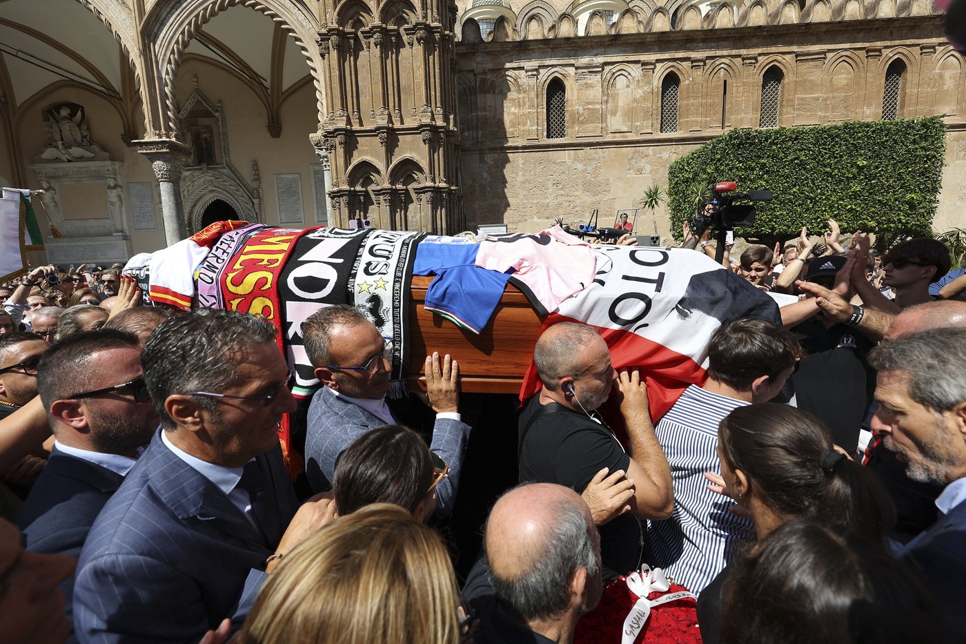 Thousands turn up at funeral of Italian World Cup hero Salvatore “Totò” Schillaci | iNFOnews.ca Thousands turn up at funeral of Italian World Cup hero Salvatore “Totò” Schillaci | iNFOnews.ca