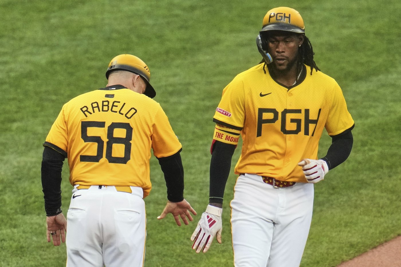 Adam Frazier scores on wild pitch in the bottom of the 10th to lift the Pirates past the Brewers 6-5 | iNFOnews.ca Adam Frazier scores on wild pitch in the bottom of the 10th to lift the Pirates past the Brewers 6-5 | iNFOnews.ca