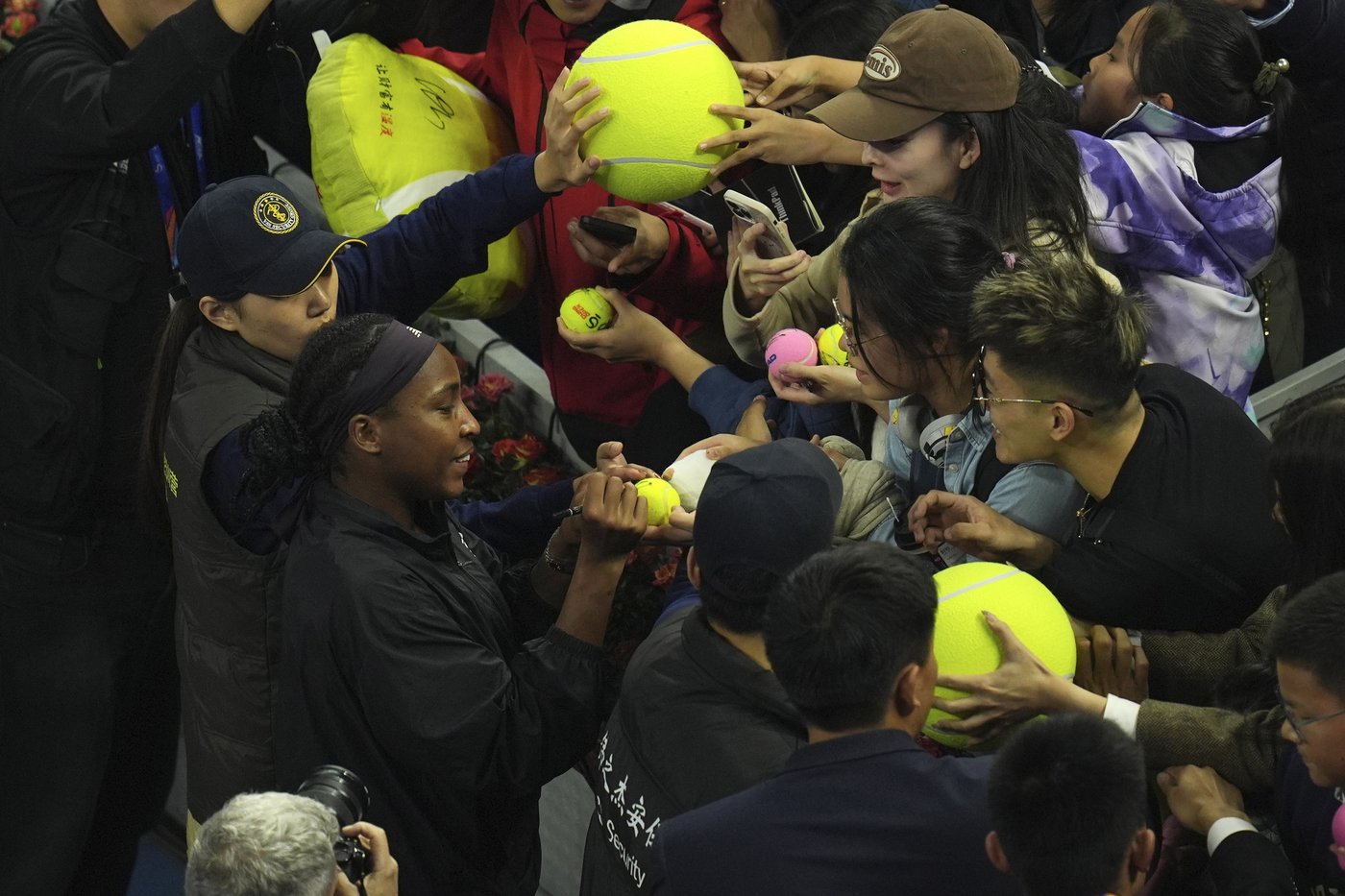 Coco Gauff wins China Open final in straight sets, Sinner and Alcaraz advance in Shanghai | iNFOnews.ca