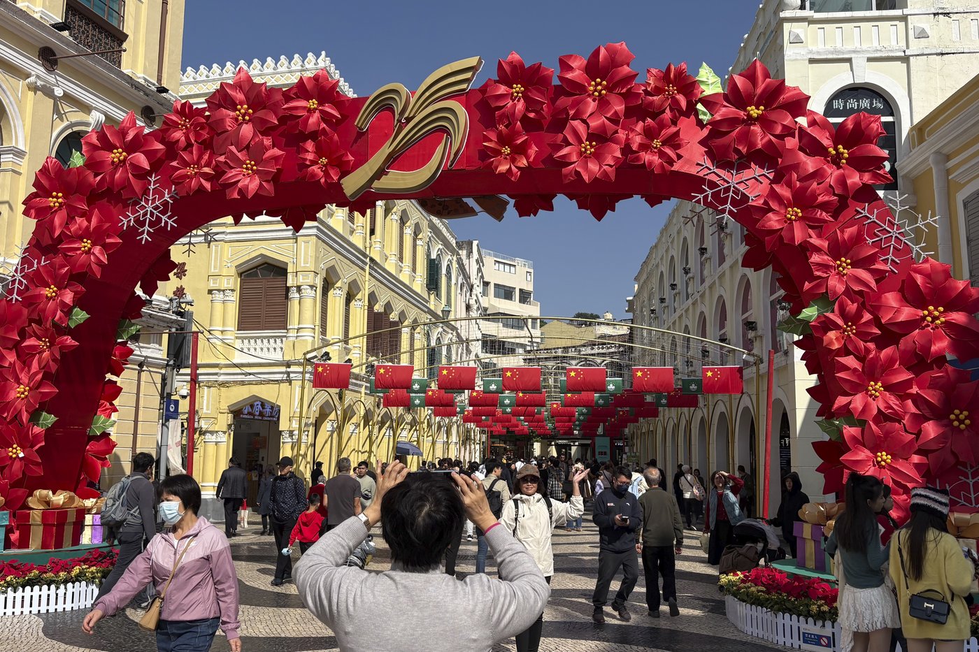 Macao's casino boom brings wealth but at a cost, 25 years since China's takeover | iNFOnews.ca