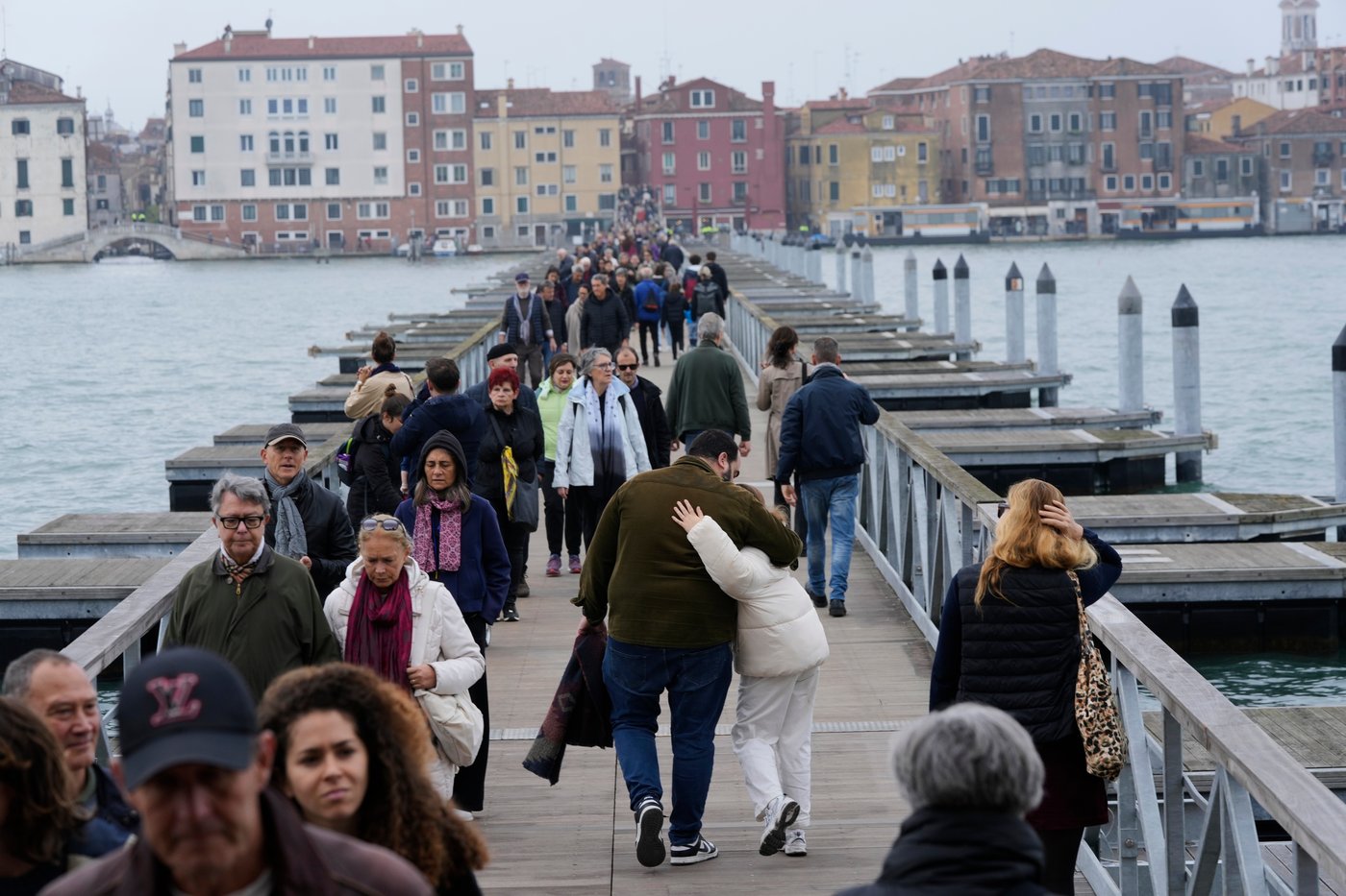 Venice revives a quarter-mile floating bridge to island cemetery for All Souls' Day mourners | iNFOnews.ca