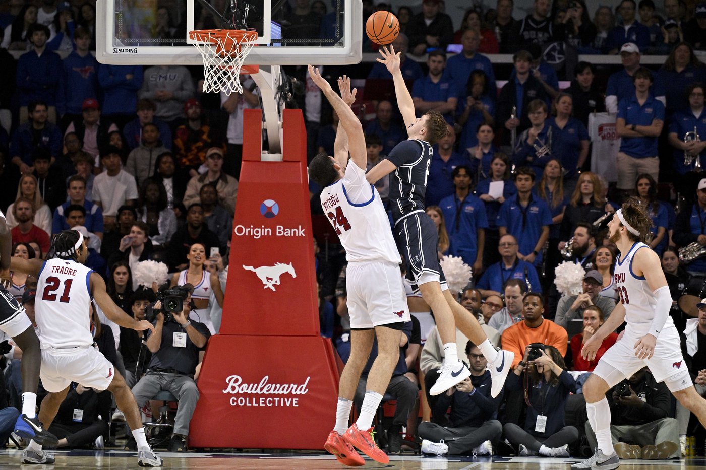 Flagg's double-double leads No. 4 Duke to an 8th straight win, 89-62 over SMU | iNFOnews.ca