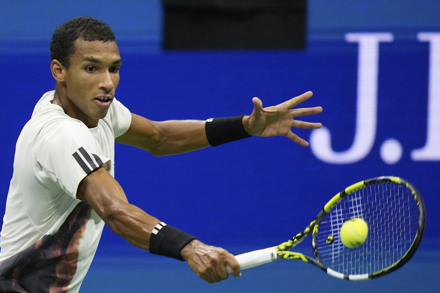 Auger-Aliassime bounces Tabilo to advance at Shanghai Masters | iNFOnews.ca Auger-Aliassime bounces Tabilo to advance at Shanghai Masters | iNFOnews.ca