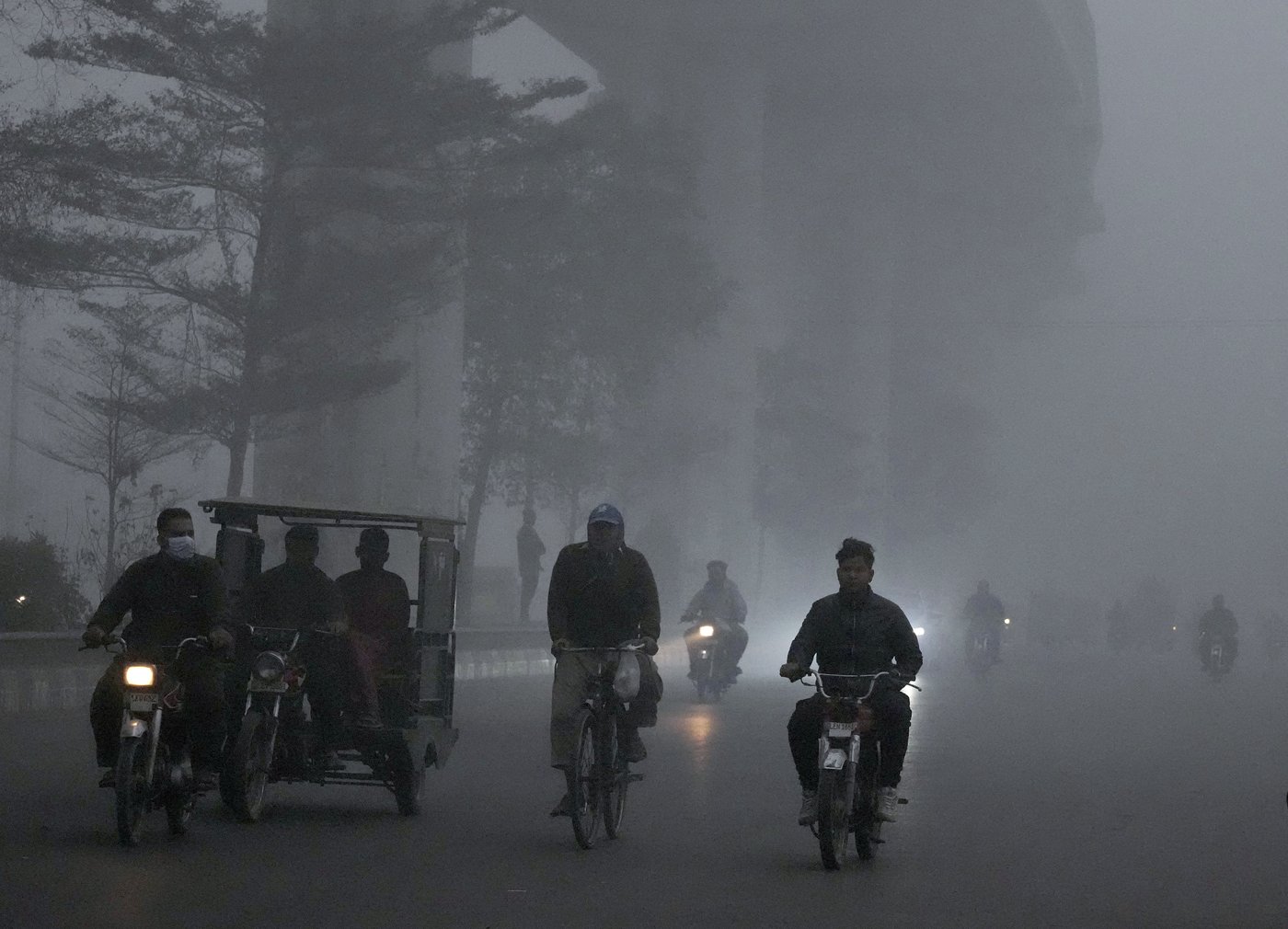 Pakistani province declares health emergency due to smog and locks down two cities | iNFOnews.ca