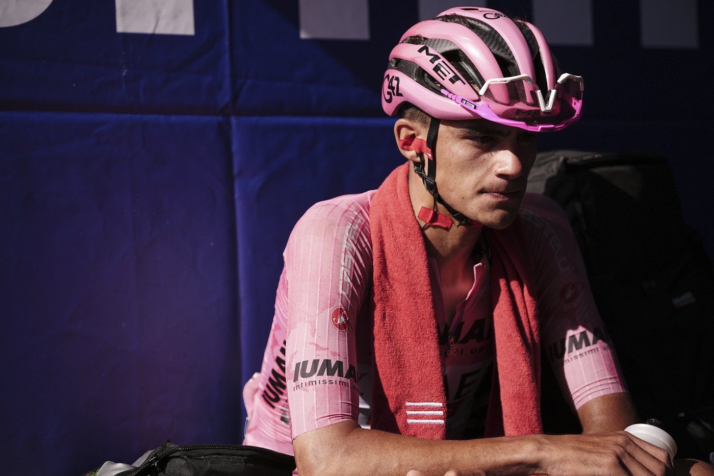Mexico's Del Toro just barely maintains Giro lead in 16th stage after Carapaz attacks | iNFOnews.ca