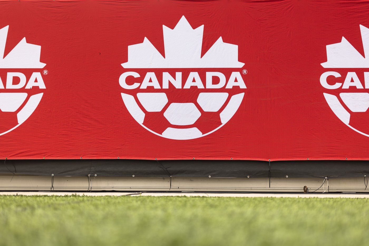 Midfielder Carly Wickenheiser called into Canada camp as an injury replacement | iNFOnews.ca
