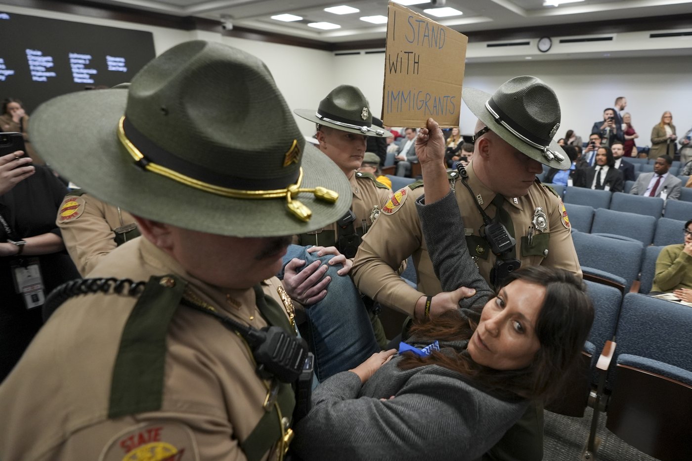 GOP-led immigration bill signals Trump that Tennessee wants to aid his deportation crackdown | iNFOnews.ca