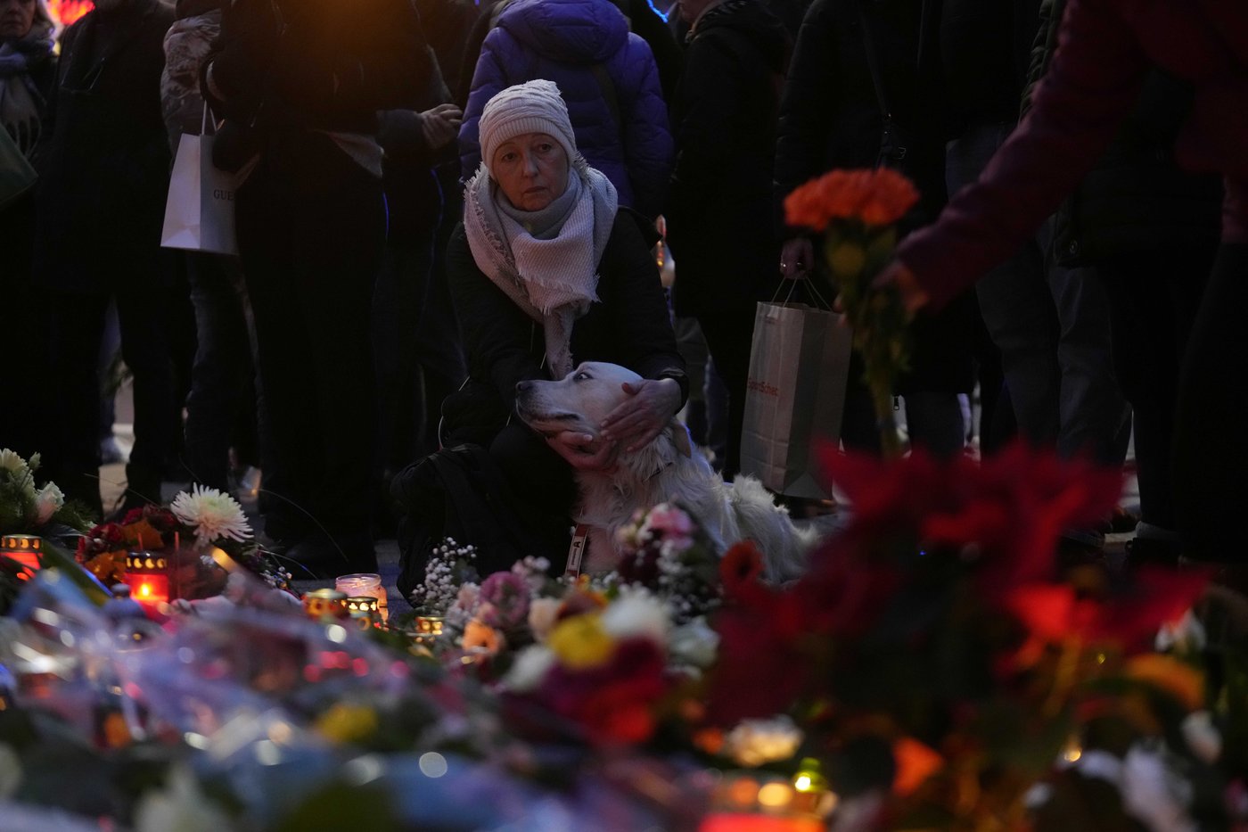 Germans mourn the 5 killed and 200 injured in the apparent attack on a Christmas market | iNFOnews.ca Germans mourn the 5 killed and 200 injured in the apparent attack on a Christmas market | iNFOnews.ca