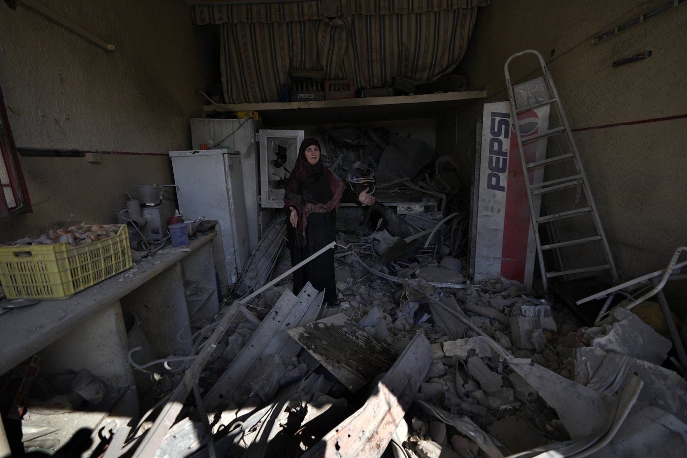 Displaced families in Lebanon who return home are faced with piles of rubble | iNFOnews.ca