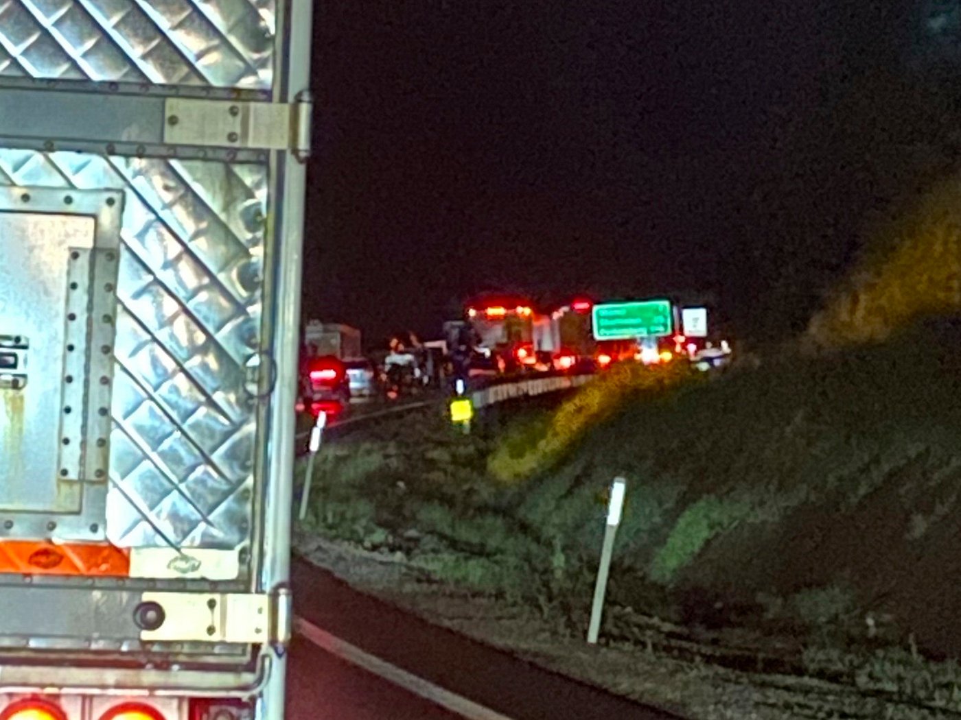 Mudslide along West Virginia highway strands thousands for more than 8 hours | iNFOnews.ca Mudslide along West Virginia highway strands thousands for more than 8 hours | iNFOnews.ca