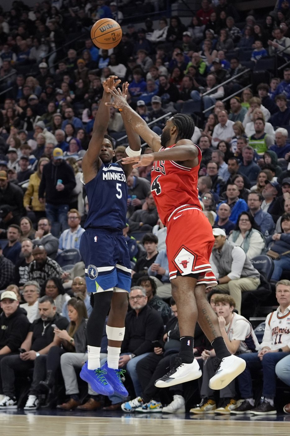 Edwards scores 49 to lead Wolves over short-handed Bulls 127-108 | iNFOnews.ca
