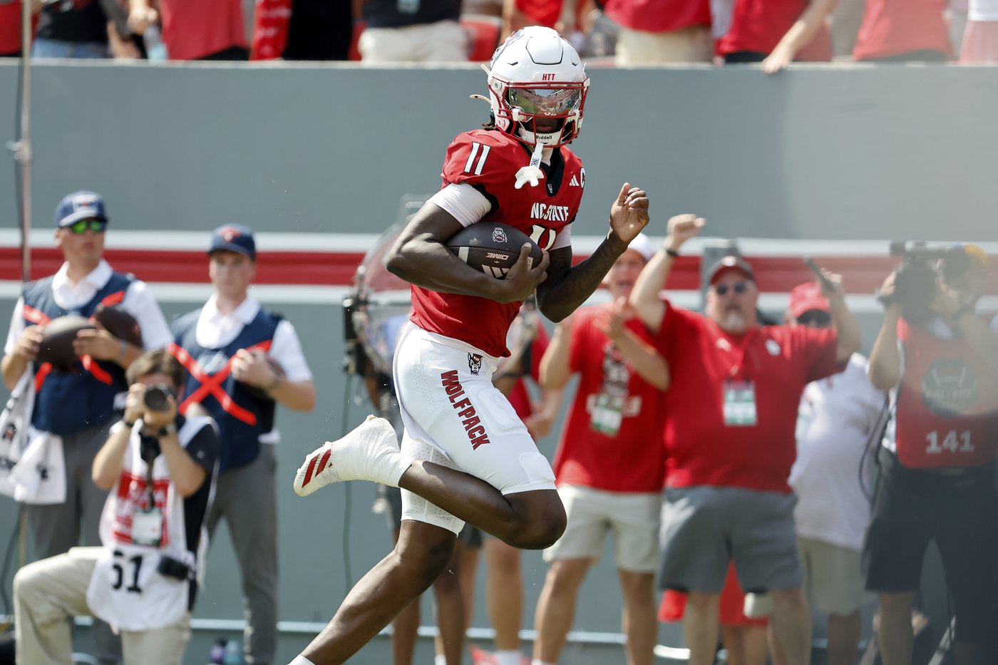 Bailey, Smothers lead N.C. State comeback against Virginia, 35-31 | iNFOnews.ca Bailey, Smothers lead N.C. State comeback against Virginia, 35-31 | iNFOnews.ca