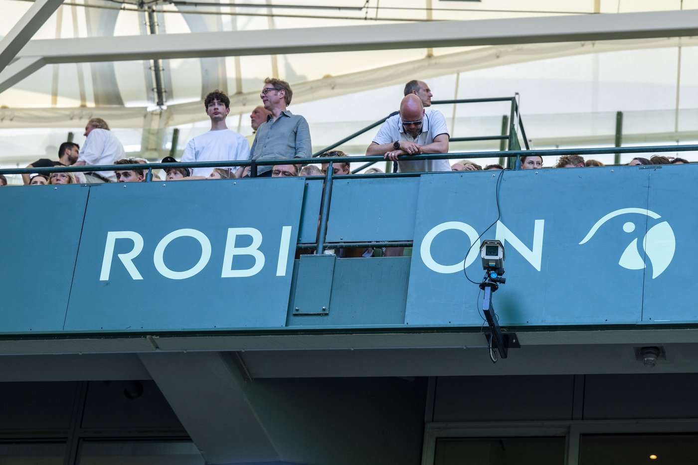 Zverev steps in after an advertising board lands on a spectator at Halle | iNFOnews.ca