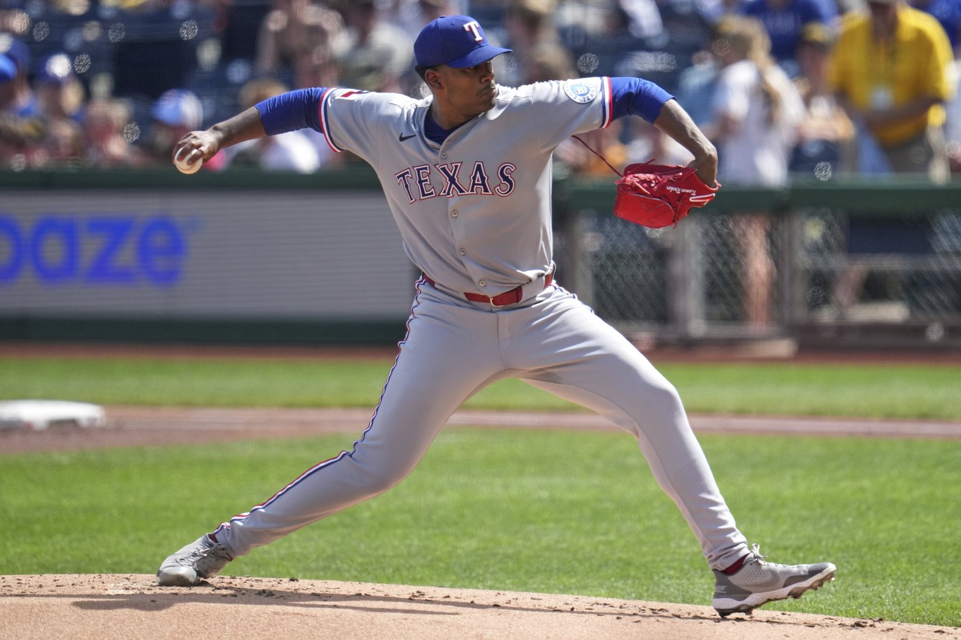 Seager has tiebreaking RBI single, Rocker gets 2nd straight win as Rangers beat Pirates 3-2 | iNFOnews.ca Seager has tiebreaking RBI single, Rocker gets 2nd straight win as Rangers beat Pirates 3-2 | iNFOnews.ca