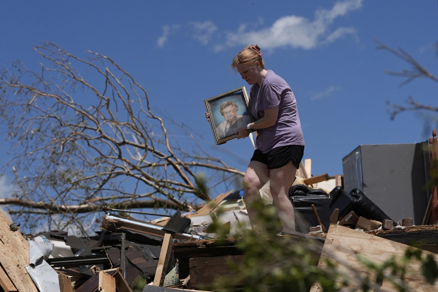 Severe weather leaves at least 27 dead, including 18 in Kentucky | iNFOnews.ca Severe weather leaves at least 27 dead, including 18 in Kentucky | iNFOnews.ca