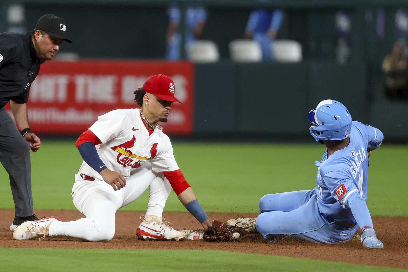 Garcia homers as the Royals beat the Cards 7-5 to split doubleheader | iNFOnews.ca