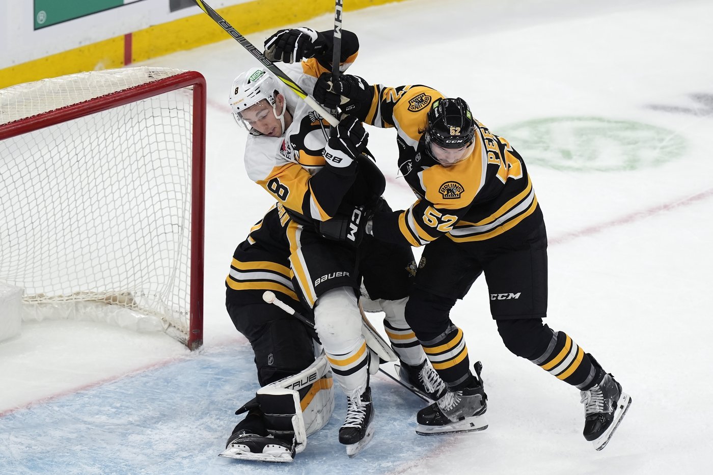 Tomasino scores 3rd period goal to give Penguins 2-1 win over Bruins | iNFOnews.ca