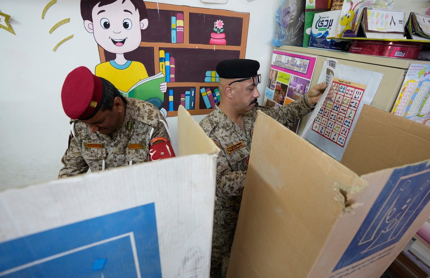 Photos show Iraqis voting in parliamentary election | iNFOnews.ca
