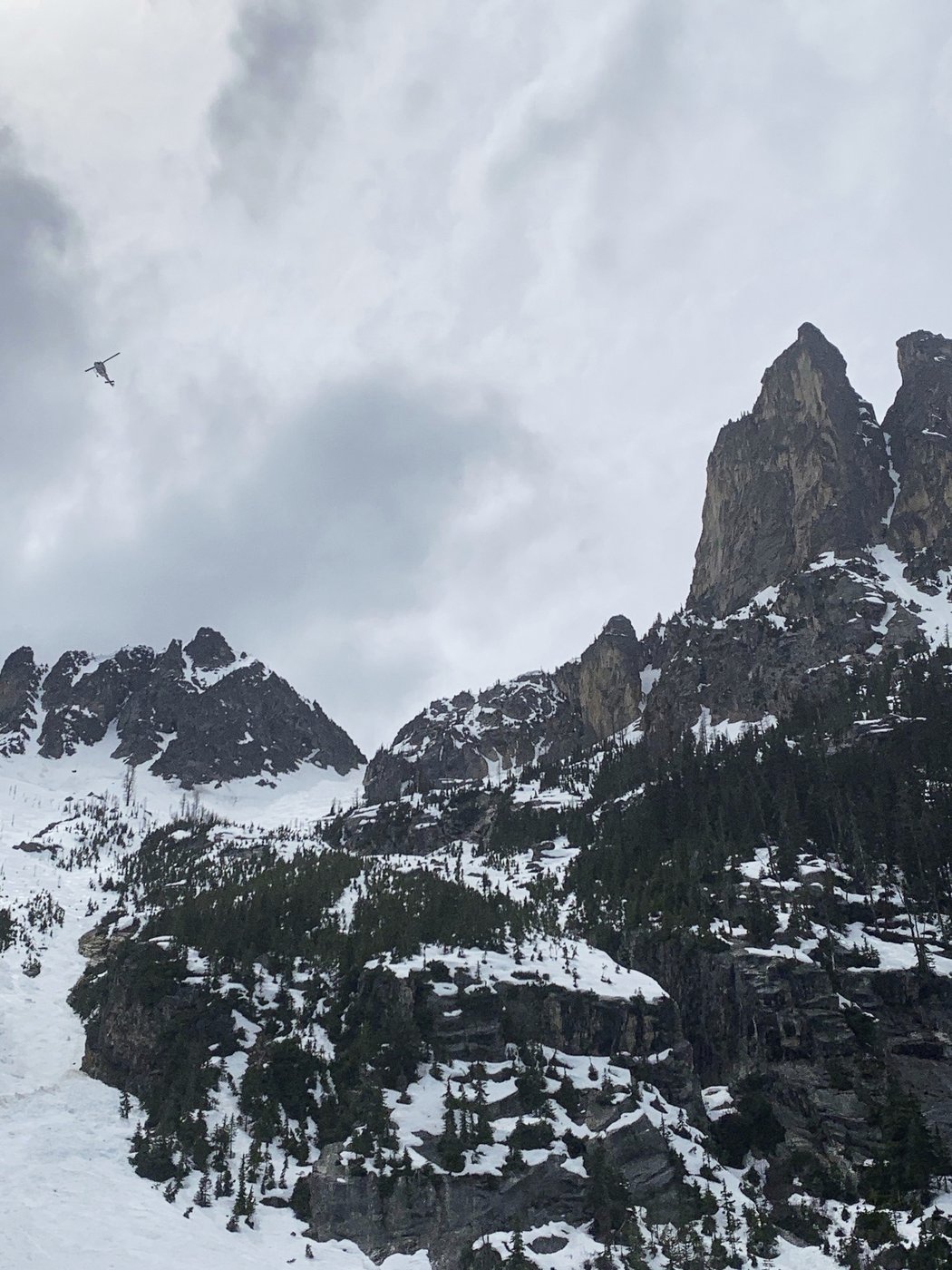 Climber who survived 400-foot fall that killed 3 others was unconscious before seeking pay phone | iNFOnews.ca Climber who survived 400-foot fall that killed 3 others was unconscious before seeking pay phone | iNFOnews.ca