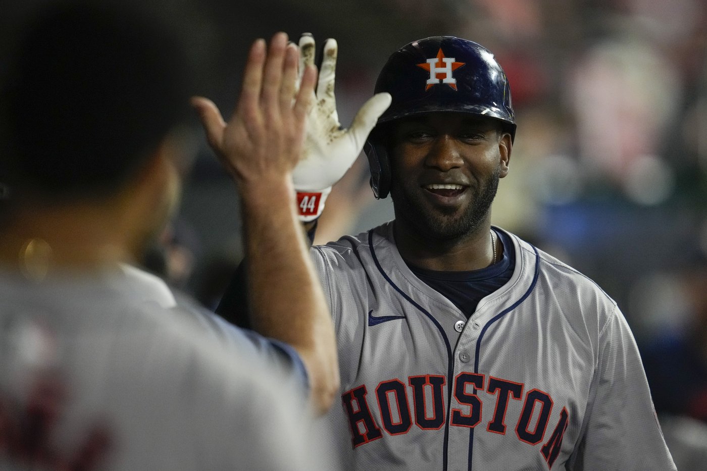 Houston's Yordan Alvarez improving but isn't sure when he'll return from sprained right knee | iNFOnews.ca